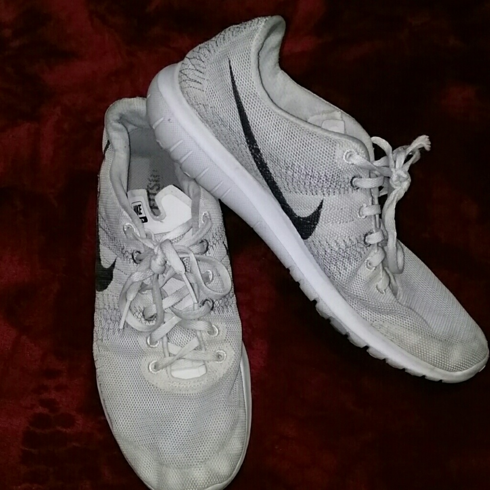 Men's Nike Fury tennis shoes